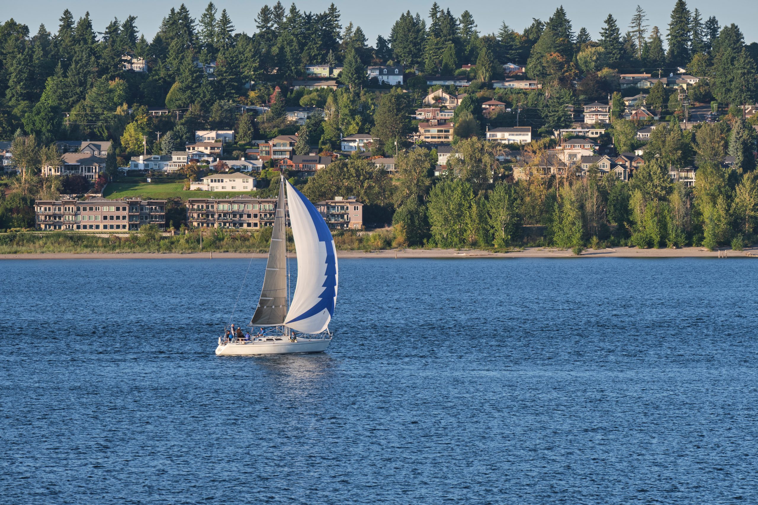 A sailboat sailing on the Columbia River in Vancouver, Washington.